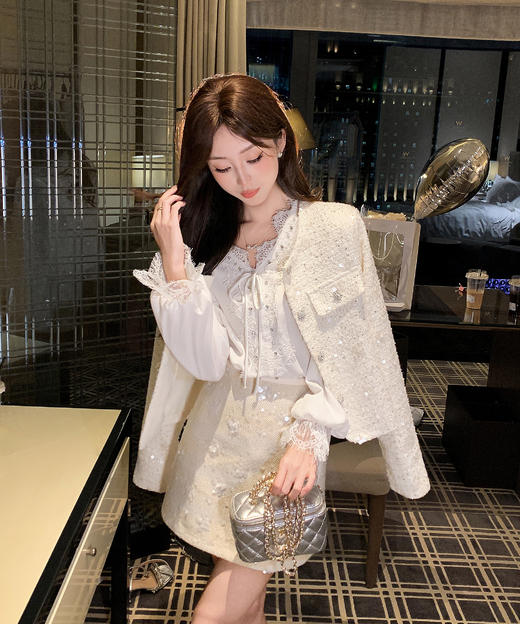 张心子【月光奏鸣】V领蕾丝系带通勤百搭气质衬衫上衣 U2509010 商品图4