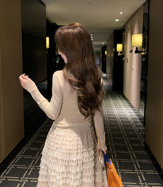 张心子【雾都晚宴】名媛优雅气质闪闪香槟斜肩上衣 U2509003 商品图7