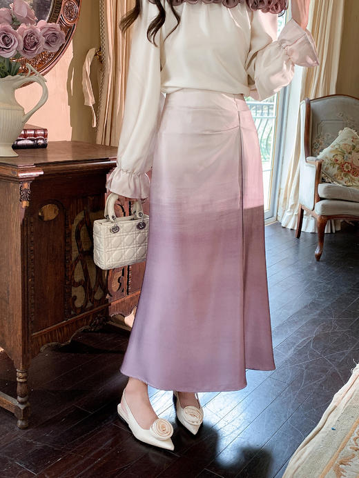 张心子【甜心月神】撞色立体花一字肩缎面衬衫上衣 U2509004 商品图7