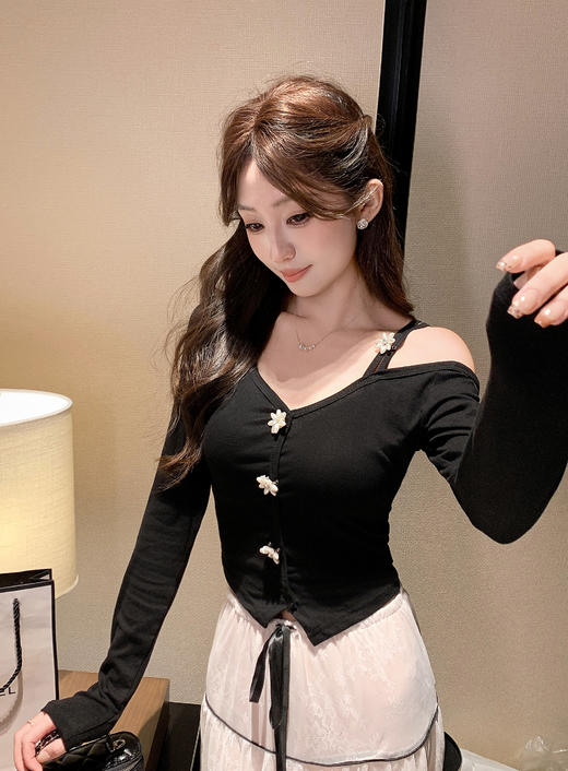 张心子【一见倾心】收腰显瘦小性感露肩设计感上衣 U2509037 商品图2