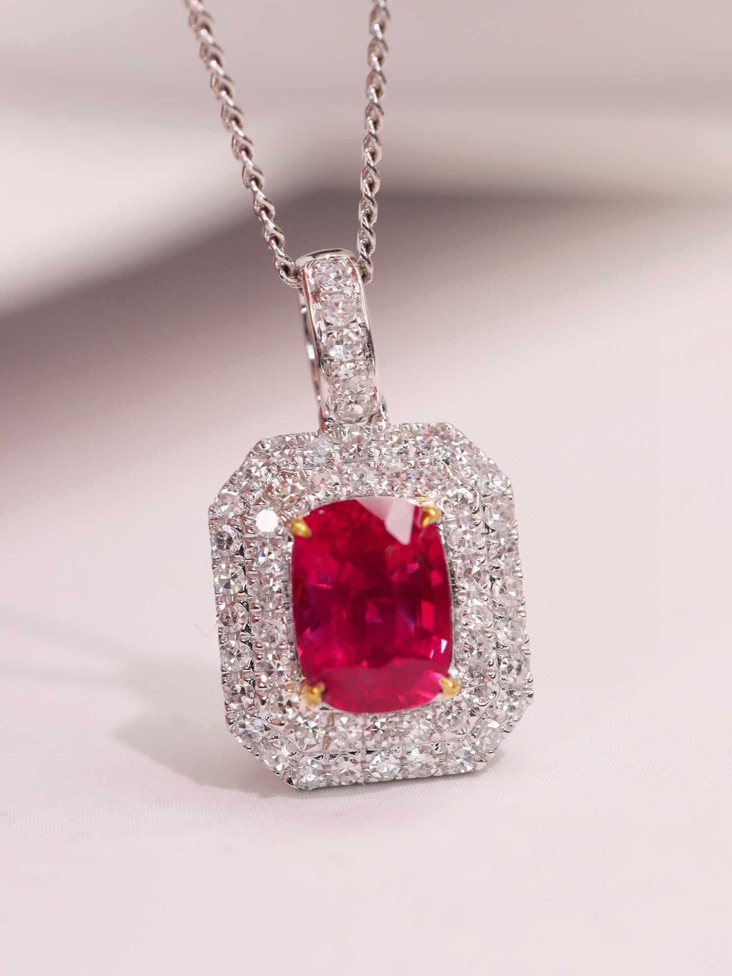 1ct刻面红宝石吊坠