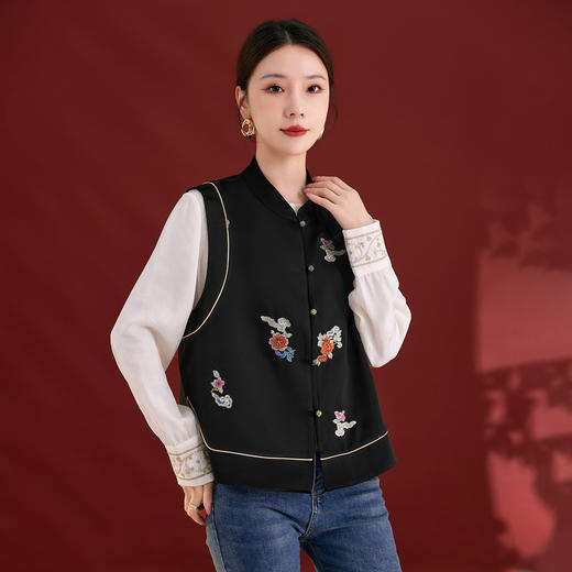 QS源头工厂秋季新款醋酸提花压皱面料重工刺绣马甲女新中式国风2367 商品图3