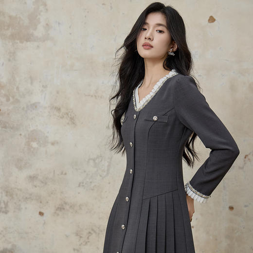 奢姿大码女装2025秋季胖妹妹时尚减龄珍珠花边装饰百褶设计连衣裙9953853610 商品图2