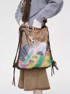 local tag/It24awk32/小狗的房间毛绒包 双面抽绳可调节斜跨单肩