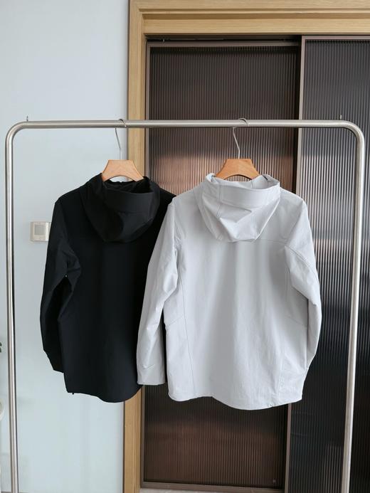 点此购买 凯乐石春秋季男士M8连帽软壳冲锋衣 bk 329471 商品图1