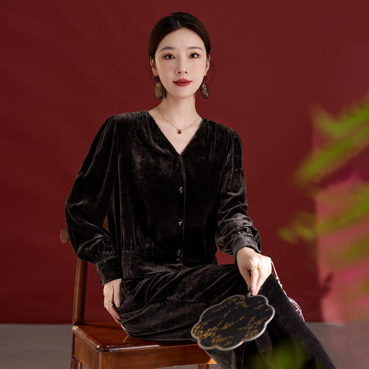 QS新中式休闲真丝丝绒v领设计感100桑蚕丝小衫女25秋装新款长袖上衣 商品图2