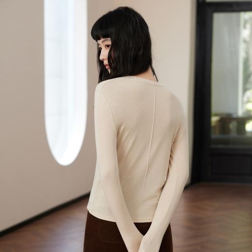 优选丨SPLELED云感天丝羊毛衫 小圆领基础版型，微绒面料，触感软糯保暖不闷，回弹力好；后背美背小心机设计修饰身材曲线，百搭减龄又显瘦 商品图5