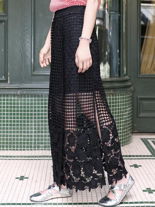 TYNVIE 黑色花卉钩针蕾丝拼接开衩长裙 商品图1