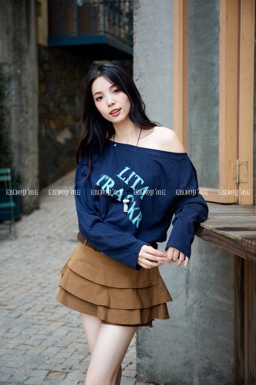 【门店同款】ENJOY秋季“浮光织影”设计感斜肩T 164899382 商品图5