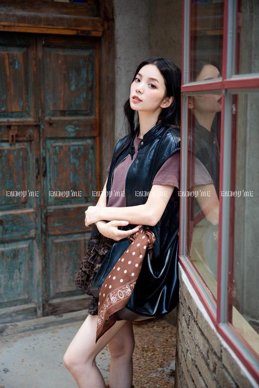 【门店同款】ENJOY秋季“浮光织影”立领PU马夹 165843719 商品图2