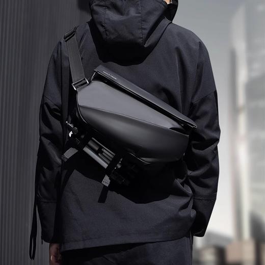 【潮牌男士通勤胸包骑行包】防水机车包大容量运动户外包百搭单肩斜挎包包 商品图1