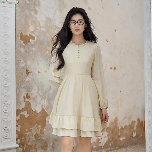 奢姿大码女装2025秋季胖妹妹时尚减龄纽扣装饰荷叶边圆领连衣裙9953894245A 商品图0
