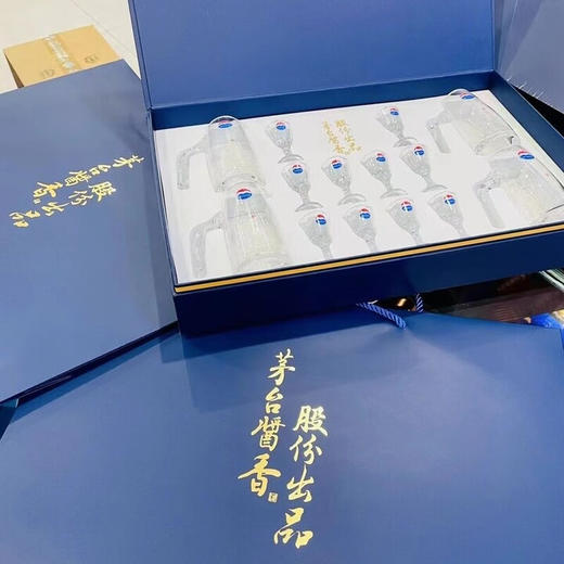 （赠品勿拍）茅台集团万家共享玻璃酒具（4壶10杯） 商品图1