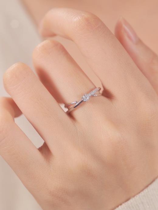 卡蒂罗/KADER 星轨交织戒指 恋爱羁绊心心相惜闪耀精致设计镶嵌大颗闪锆爱意交织可调节素圈戒 小众设计甜美可爱 商品图4