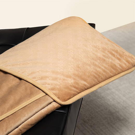 【分仓直发包邮】BOSS暖绒靠垫被HBKD-009 商品图1