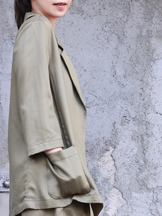 TYNVIE七分袖前开式无里西装外套 - 军绿色 商品图3