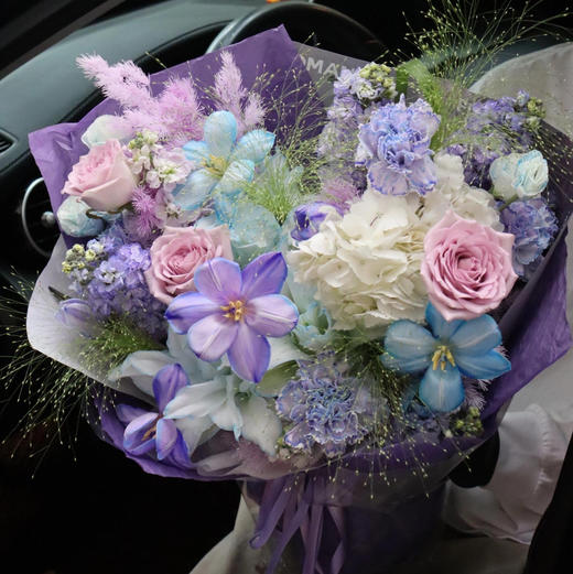 《水瓶座》优雅蓝紫色系花束需要提前一天预定 商品图1