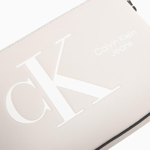 706456533764 卡尔文克雷恩Calvin Klein CK女包经典大众醒目哑光压纹LOGO拉链链条单肩斜挎包礼物DH3104【21*8.5*14.5cm】 商品图1