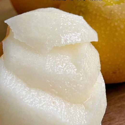 【冰糖·秋月梨】自然成熟，甜汁多到“吸溜”喝，补水又润燥。口感化渣度今年甚至更好！！水润充盈，果肉细腻如月白，水份高达82%。 商品图2