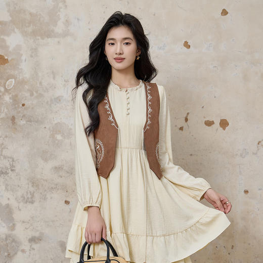 奢姿大码女装2025秋季时尚刺绣系带装饰马甲胖妹妹复古气质上衣 商品图1