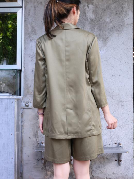 TYNVIE 扇贝腰褶A字短裤 - 军绿色 商品图9