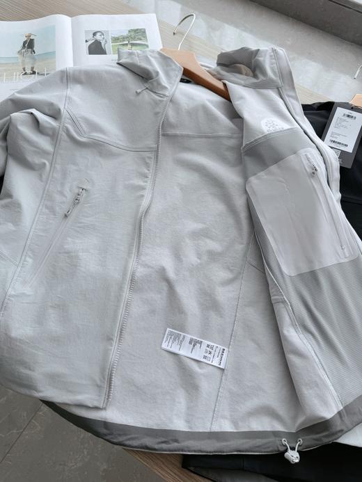 点此购买 凯乐石春秋季男士M8连帽软壳冲锋衣 bk 329471 商品图14