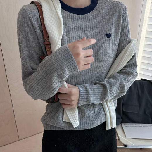 撞色圆领刺绣羊毛针织衫 商品图3