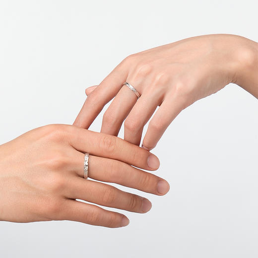 卡蒂罗/KADER  蝶语情丝情侣对戒 携刻蝴蝶对戒不规则纹理碎冰冰 轻奢气质高级感开口调节素圈 浪漫日常百搭#好运 商品图5