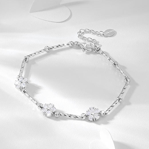 卡蒂罗/KADER 冰晶花语手链 幸运五瓣花 新中式国潮闪耀镶嵌闪锆璀璨吸睛可调节拼接链 简约通勤百搭 商品图5