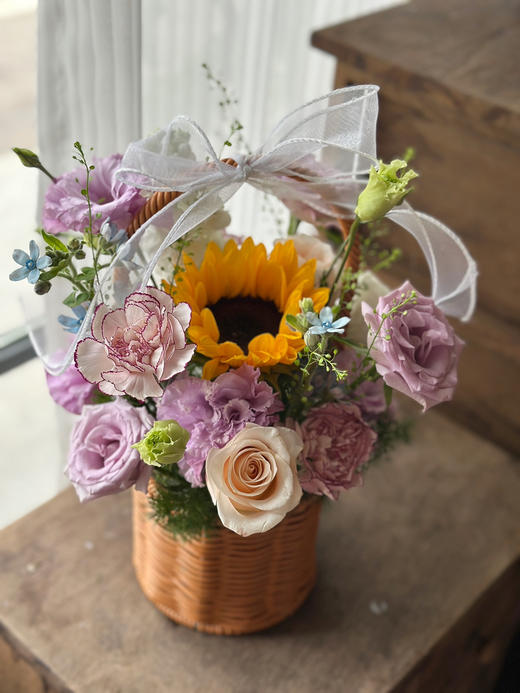 手提花篮 高度30厘米 宽度20厘米 下单两篮可选择配送到家，只限一个收货地址 一篮可选择到店自提 商品图0