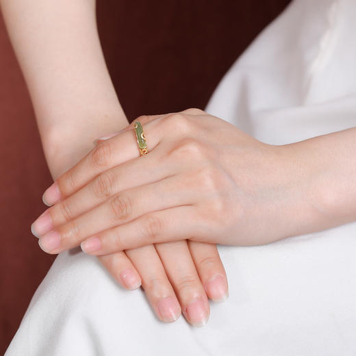 天然和田玉S925纯银镀金，青玉唐草纹镂空新中式戒指CW-JZ07291 商品图3