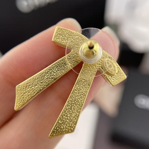 小香 黑字母白丝带蝴蝶结耳钉（XK） 商品图8