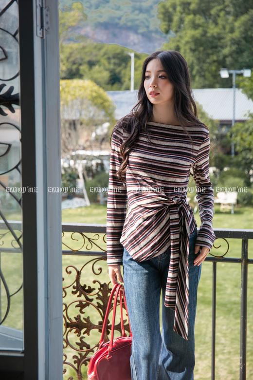 【门店同款】ENJOY秋季“浮光织影”条纹斜肩绑带上衣 165196574 商品图2