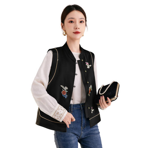 QS源头工厂秋季新款醋酸提花压皱面料重工刺绣马甲女新中式国风2367 商品图4