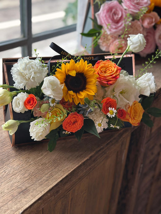 三角手提礼盒 两个色系可选 宽30厘米高17厘米 下单三盒可选择配送到家 只限一个收货地址 下单一盒请到店自提 商品图3