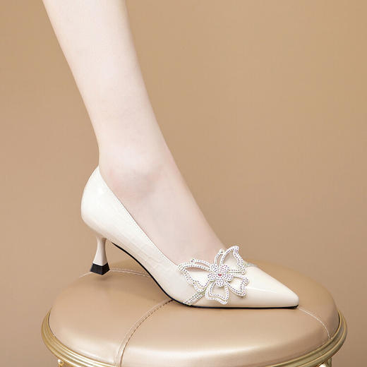 【预售5天】真皮细跟单鞋漆皮水钻蝴蝶结瓢鞋尖头浅口优雅旗袍通勤气质高跟鞋JLD&858-3 商品图4