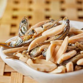 万岁扁桃仁小鱼干|小鱼干软韧咸香，扁桃仁奶香酥脆！神仙搭配超上头
