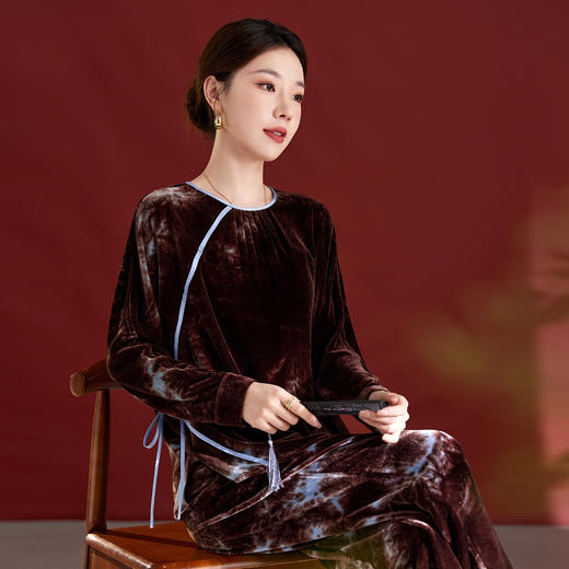 QS真丝丝绒烧花上衣女高级极简扎染秋季百搭显瘦圆领桑蚕丝长袖1807 商品图1