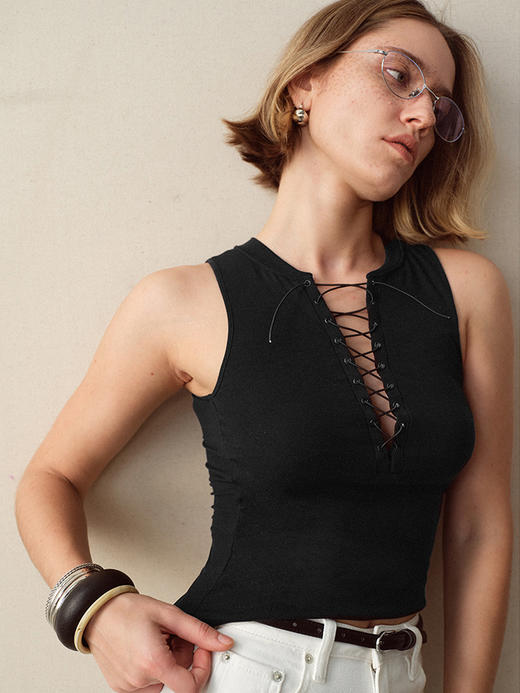 TR她热 御姐当道 黑色弹力修身系带辣妹带胸垫显瘦背心吊带 商品图0