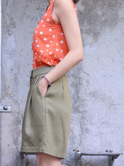 TYNVIE 扇贝腰褶A字短裤 - 军绿色 商品图5