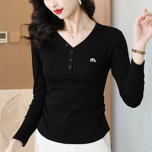 KQL 355H8105纯色V领刺绣长袖T恤时尚修身显瘦上衣 商品图0
