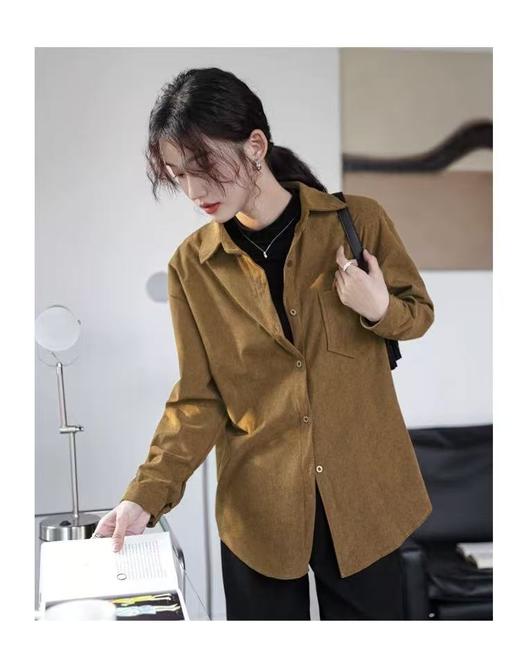 【秋上新】咖色灯芯绒长袖衬衫-喜出 商品图0