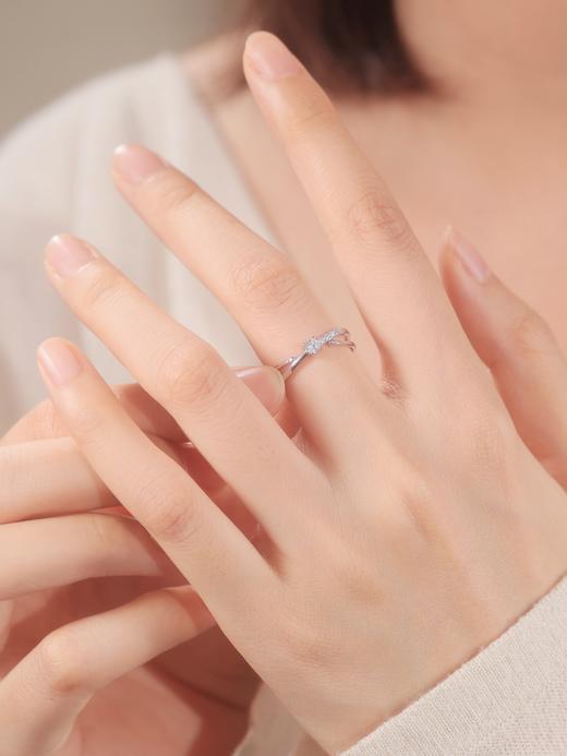 卡蒂罗/KADER 星轨交织戒指 恋爱羁绊心心相惜闪耀精致设计镶嵌大颗闪锆爱意交织可调节素圈戒 小众设计甜美可爱 商品图5