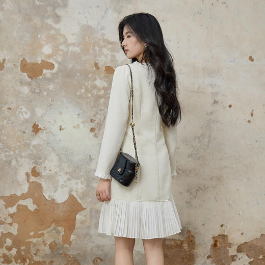 奢姿大码女装2025秋季V领小香风裙子胖妹妹时尚拼接百褶连衣裙9953853569 商品图3