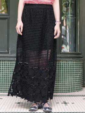 TYNVIE 黑色花卉钩针蕾丝拼接开衩长裙