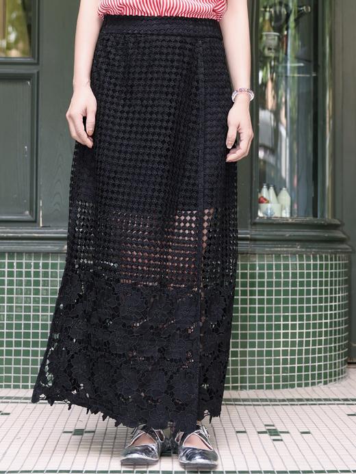 TYNVIE 黑色花卉钩针蕾丝拼接开衩长裙 商品图0