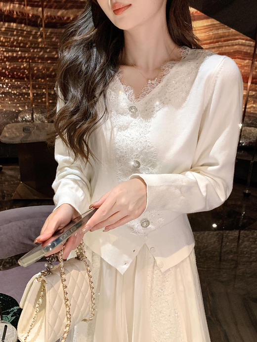 张心子【流光梦境】V领蕾丝拼接毛衣开衫 U2509009 商品图2