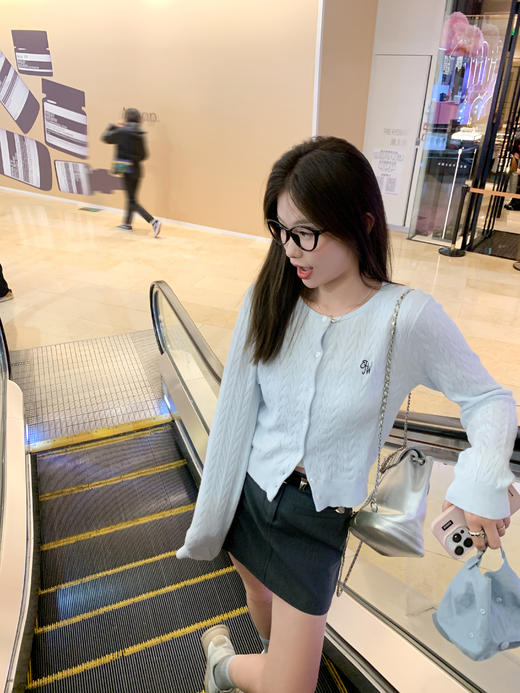 【169元任选2件】最后一波现货！韩系休闲百搭4色圆领软糯针织开衫 商品图9