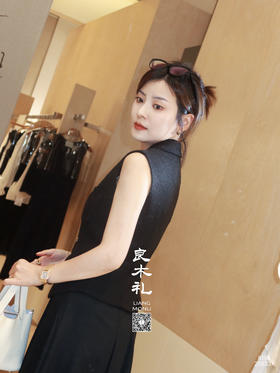 简约——无袖V领马甲