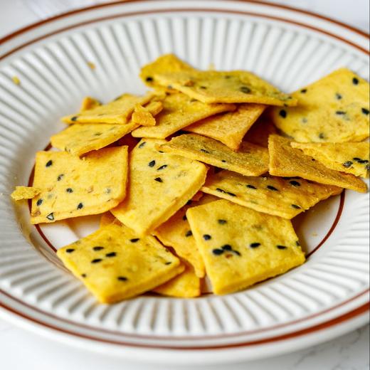 【地瓜酥】薄脆一口，甩掉油腻！健康酥脆，非油炸、纯薯芯、低温慢烤， 不加一滴水！ 锁住红薯天然香甜与营养，拒绝裹粉增厚！ 纯粹红薯原浆，慢火凝结成薄如蝉翼的3毫米真酥脆 商品图1